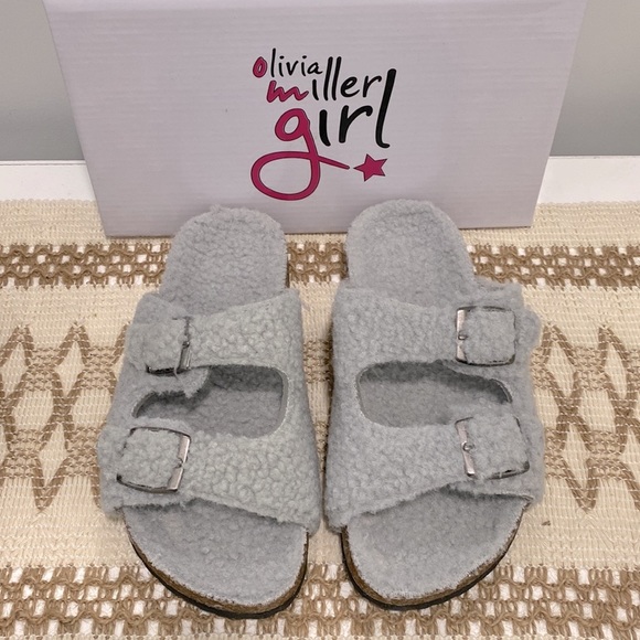 Olivia Miller Other - Olivia Miller Girl’s Cloud Lounge Sandals Faux Fur Gray Size 2